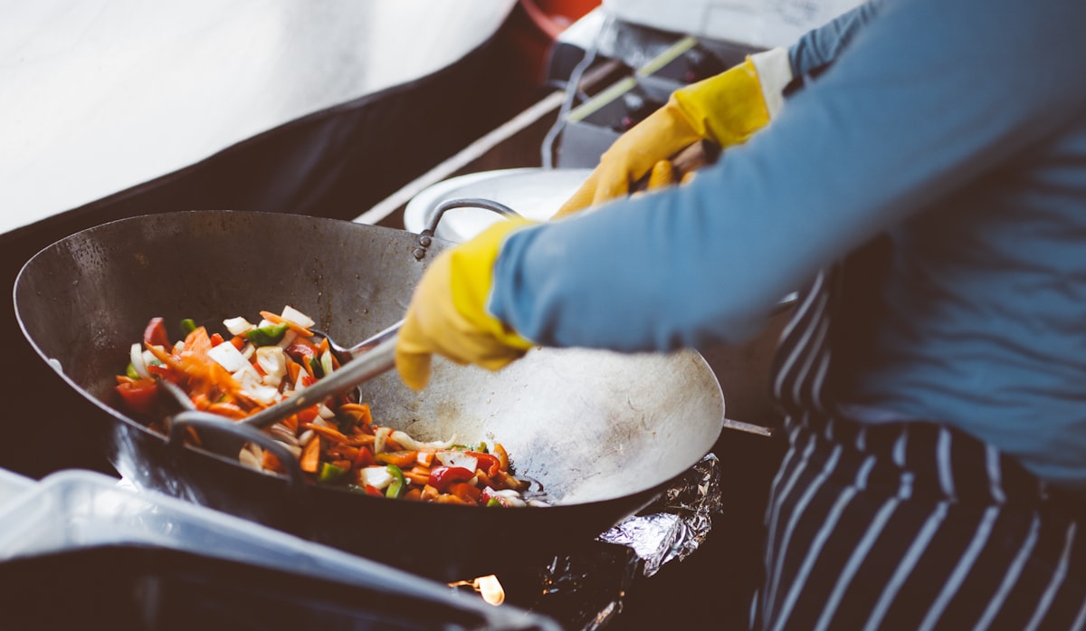 Slow cooker with nutrient-rich broth